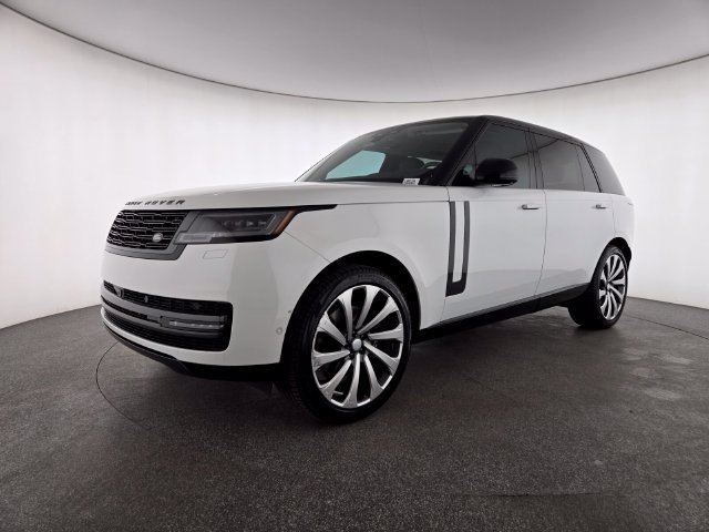 Used 2025 White Land Rover SE image 28