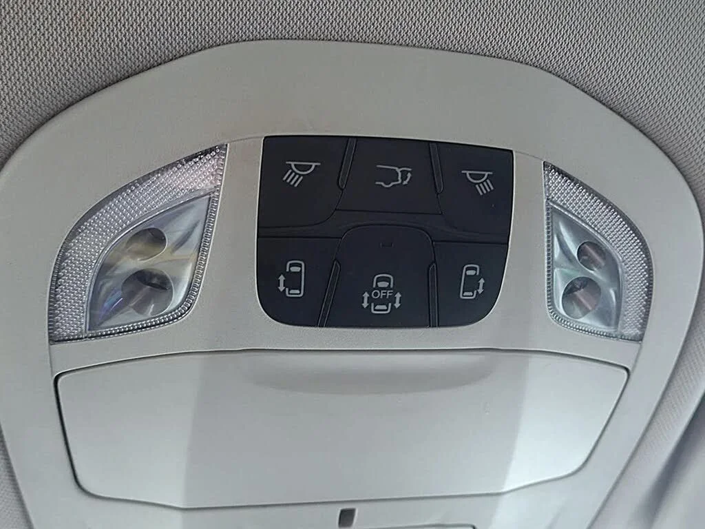 Used 2024 White Chrysler Touring L image 25