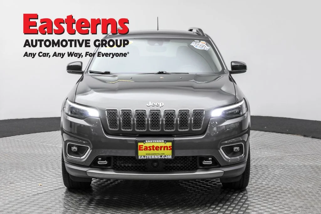 Used 2022 Gray Jeep Limited image 2