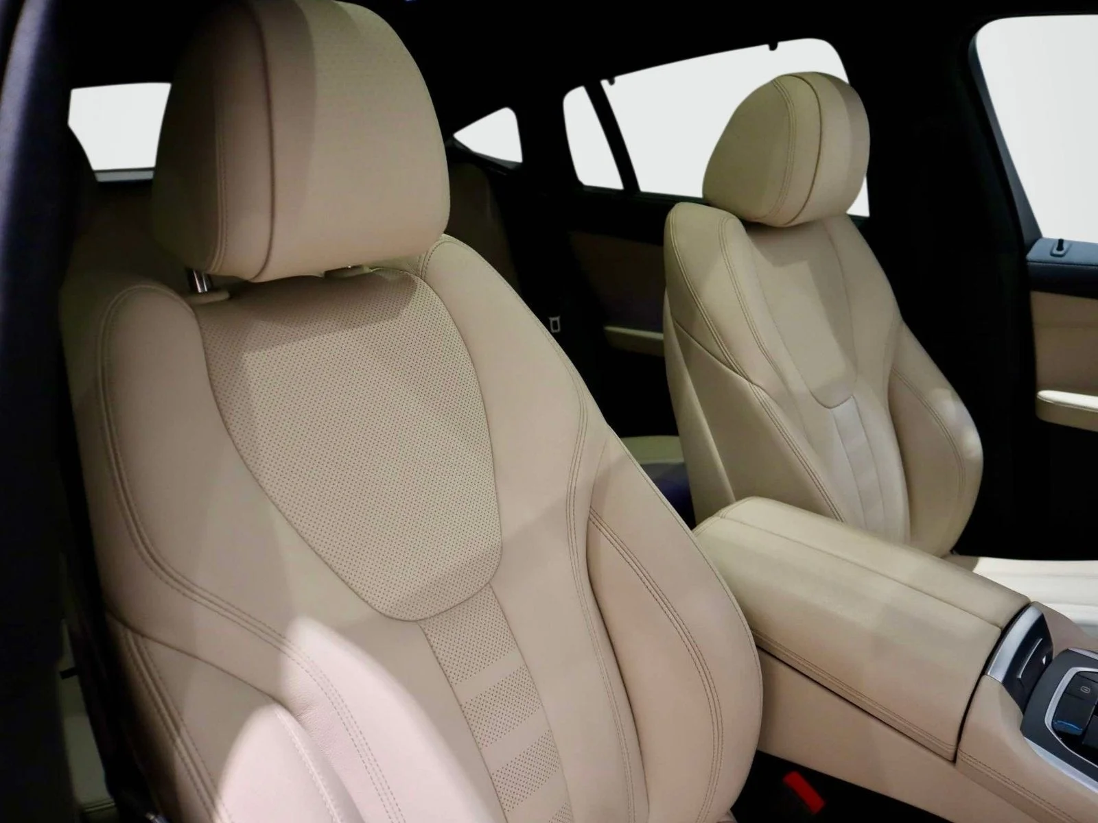 Used 2022 Flamenco Red Metallic BMW xDrive40i image 18