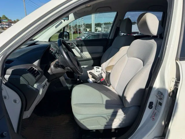 Used 2016 White Subaru 2.5i image 13