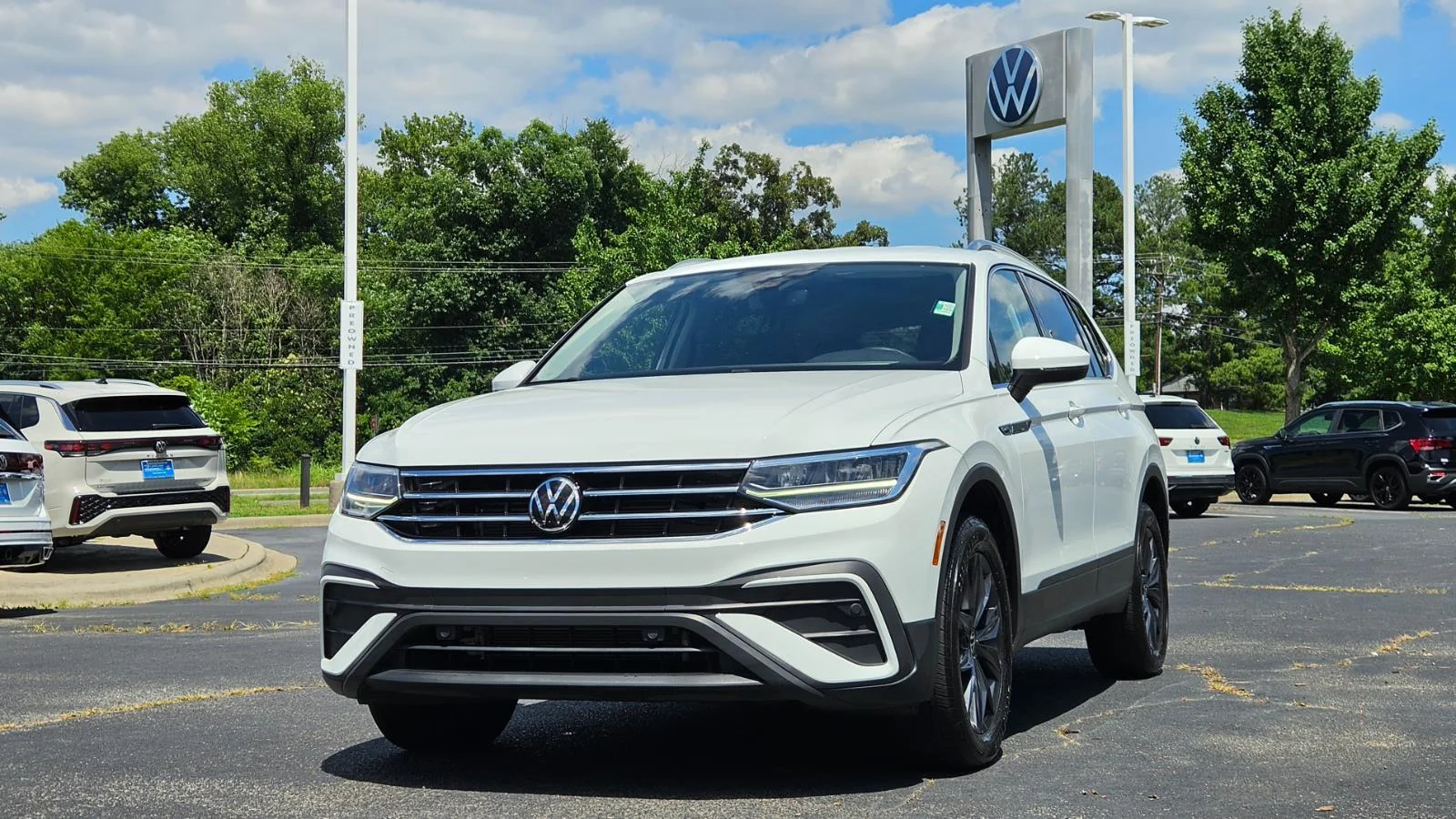 Certified Used 2024 Pure White Volkswagen SE image 10