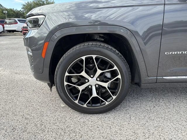 Used 2025 Gray Jeep Summit Reserve image 34