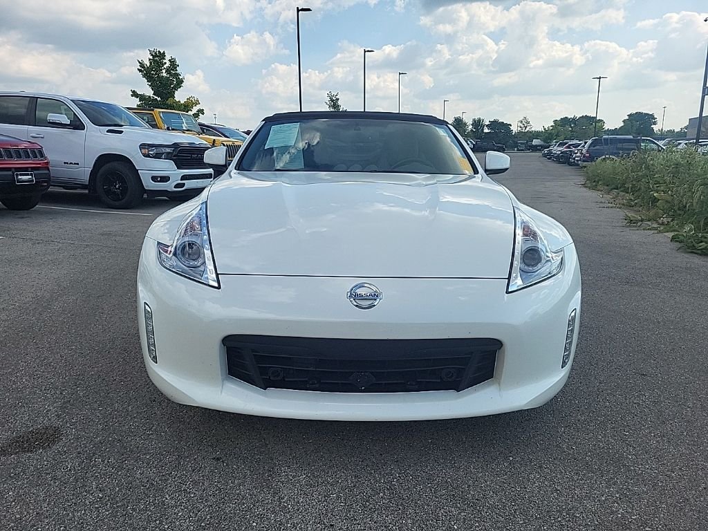 Used 2017 White Nissan Touring Sport image 8