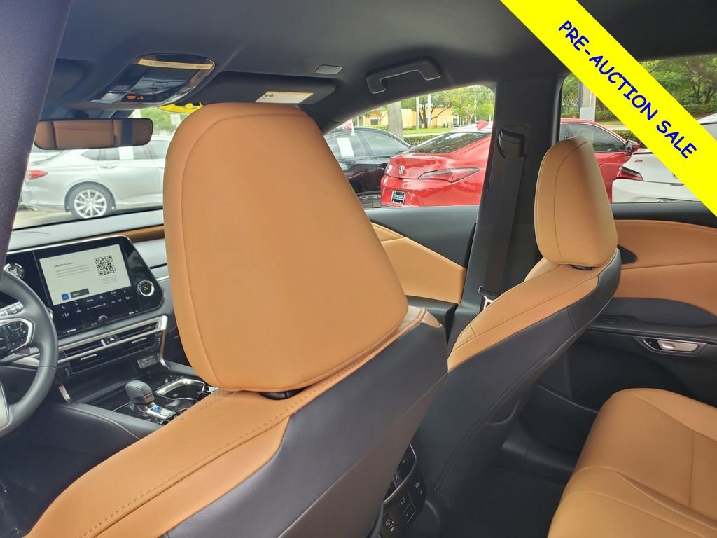 Used 2025 Green Lexus 350 image 11