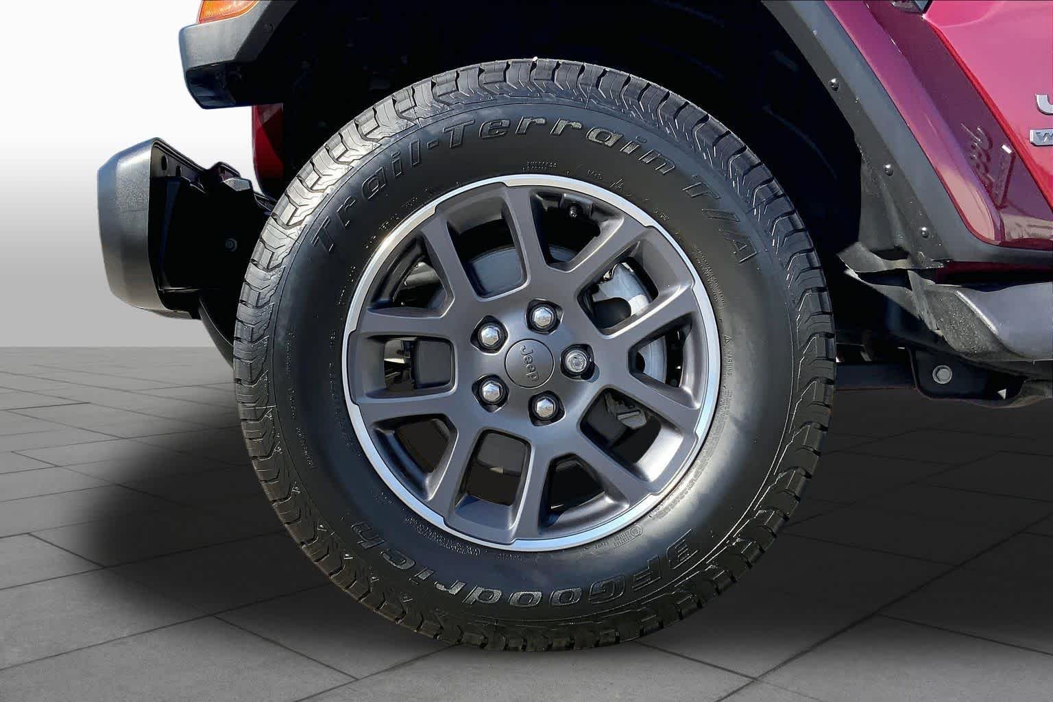 Used 2021 Snazzberry Pearlcoat Jeep Unlimited 80th Anniversary image 10