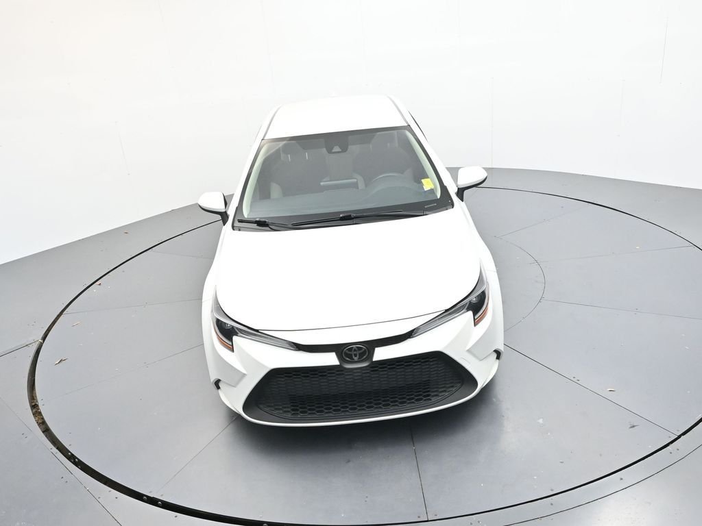 Used 2022 White Toyota LE image 22