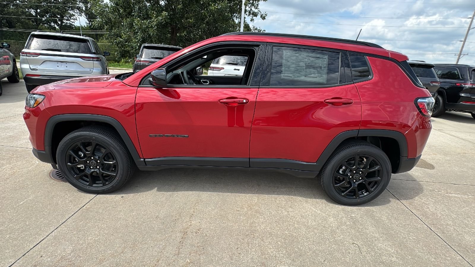 New 2026 Red Hot Pearlcoat Jeep Latitude image 7