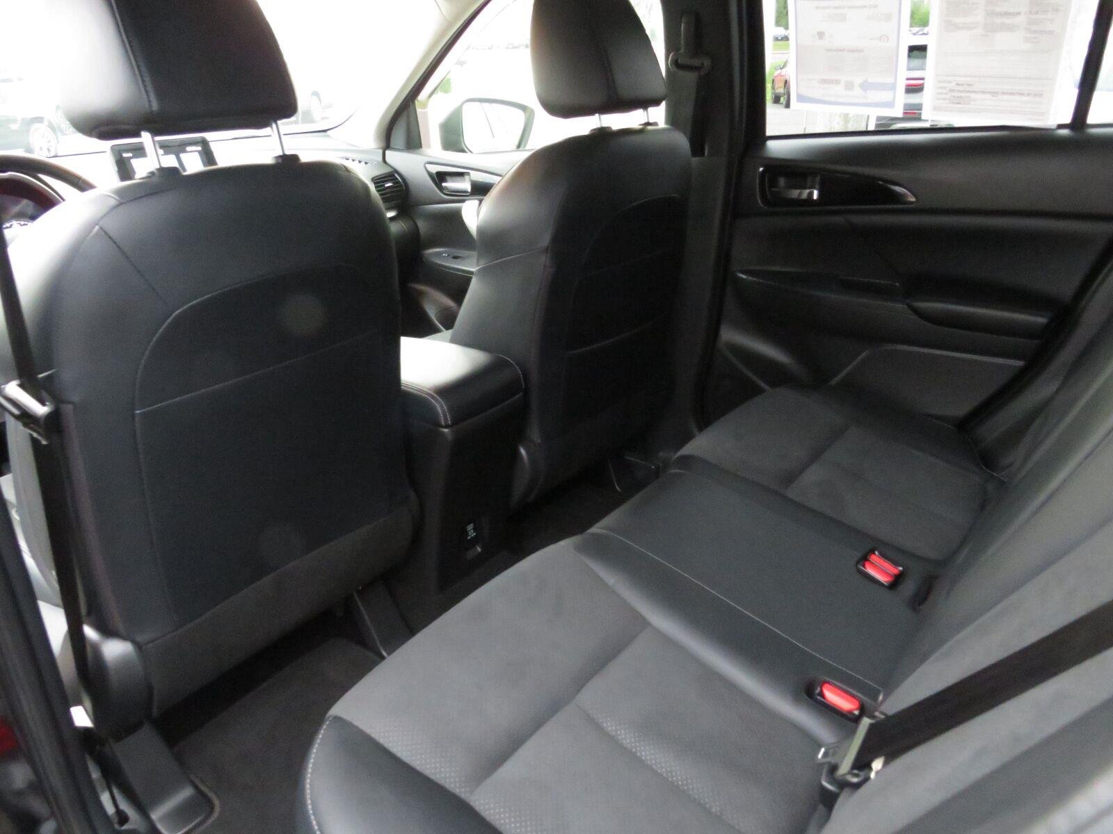 Used 2023 Labrador Black Pearl Mitsubishi SE image 26