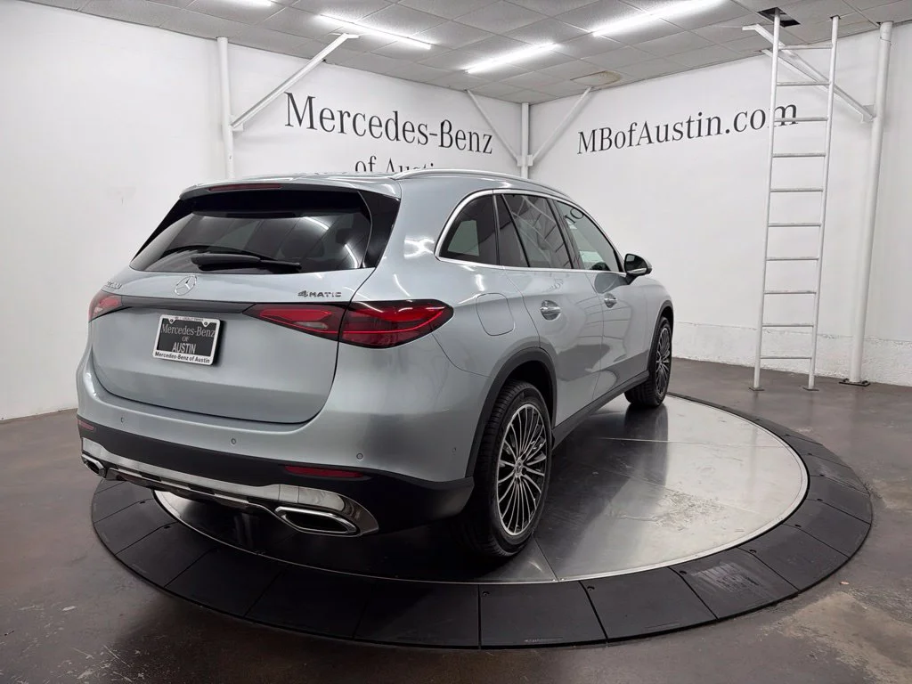 New 2027 Silver Mercedes-Benz GLC 300 image 7