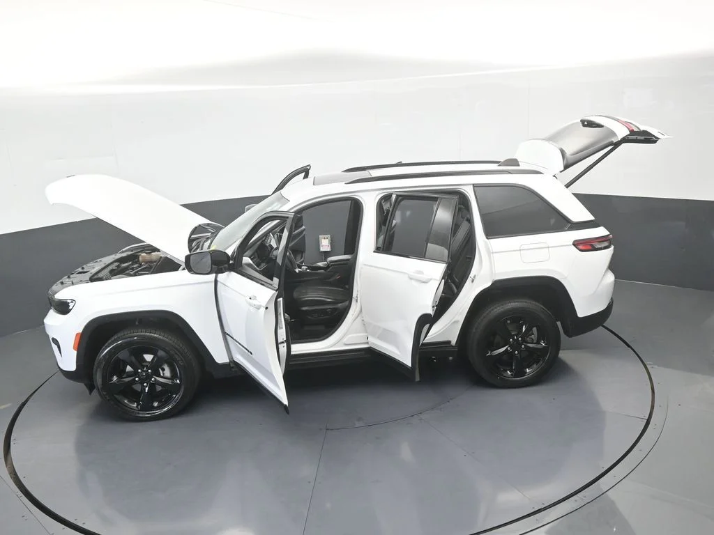 Used 2023 Bright White Clearcoat Jeep Altitude X image 64