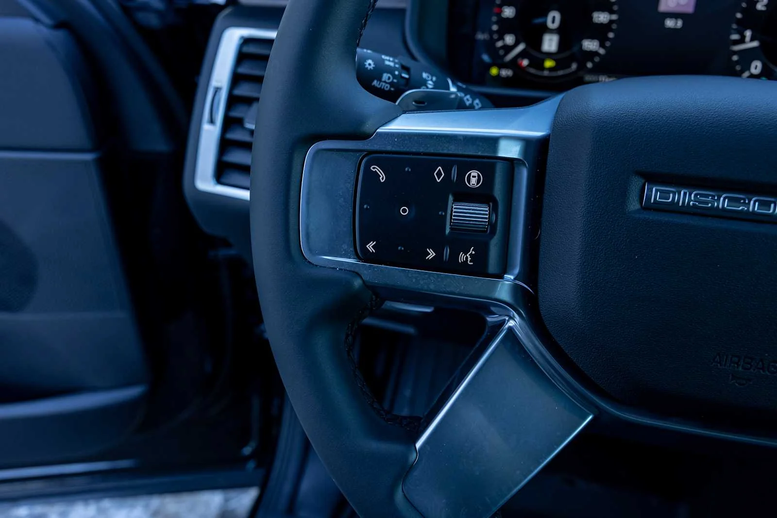 2026 Land Rover Discovery S - Photo 16