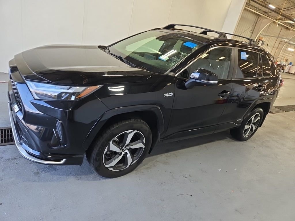 Used 2022 Toyota RAV4 SE with VIN JTMAB3FV1ND090732 for sale in Iowa City, IA
