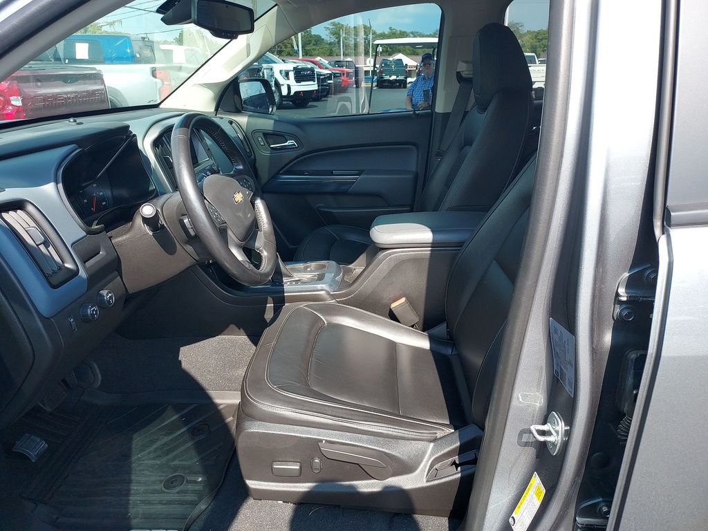 Used 2022 Gray Chevrolet Z71 image 13