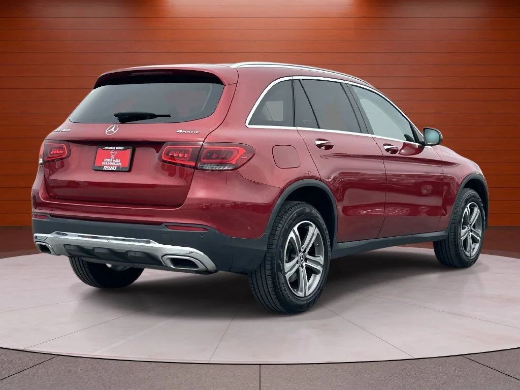 Used 2021 designo Cardinal Red Metallic Mercedes-Benz GLC 300 image 4