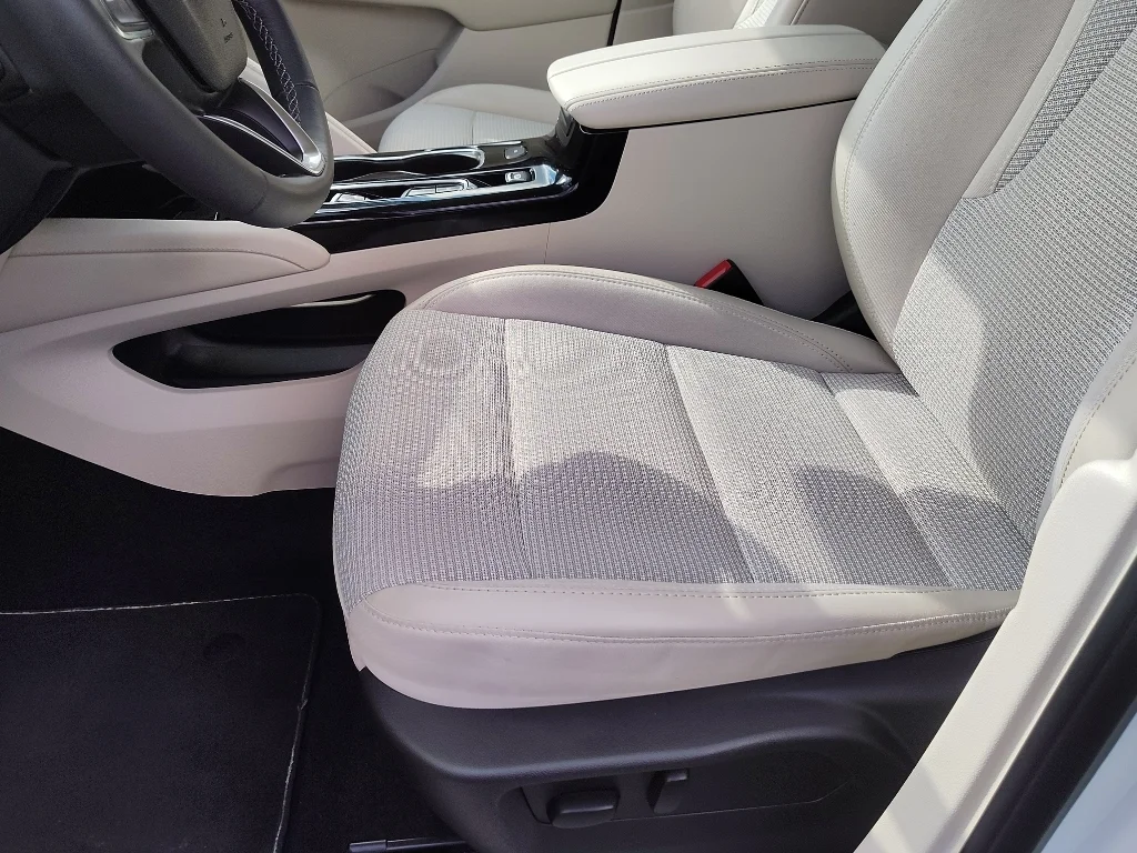 Used 2023 Summit White Buick Preferred image 18