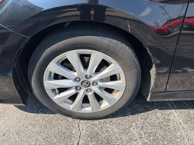 Used 2019  Toyota LE image 8