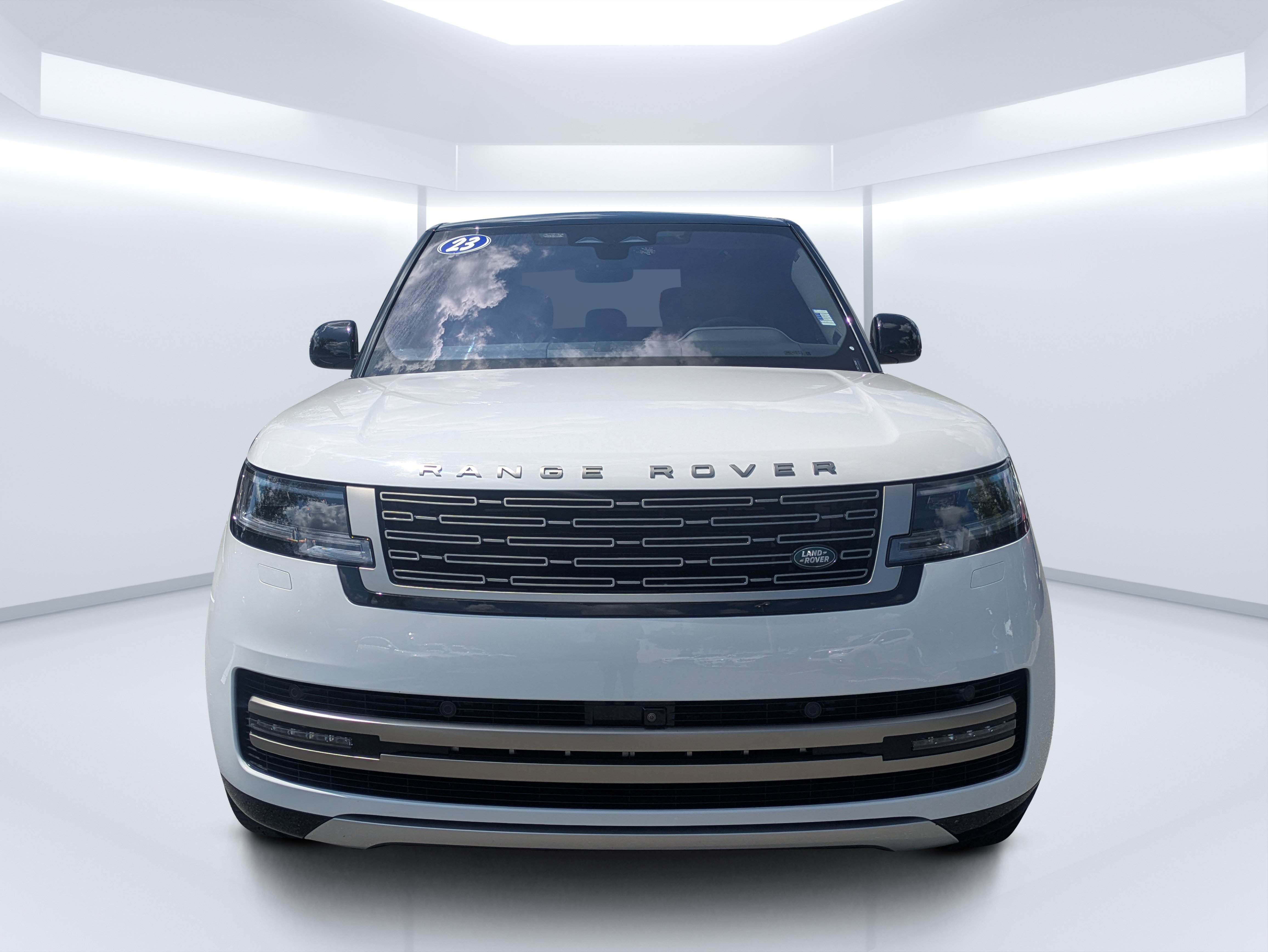 Used 2023 Fuji White Land Rover SE image 8
