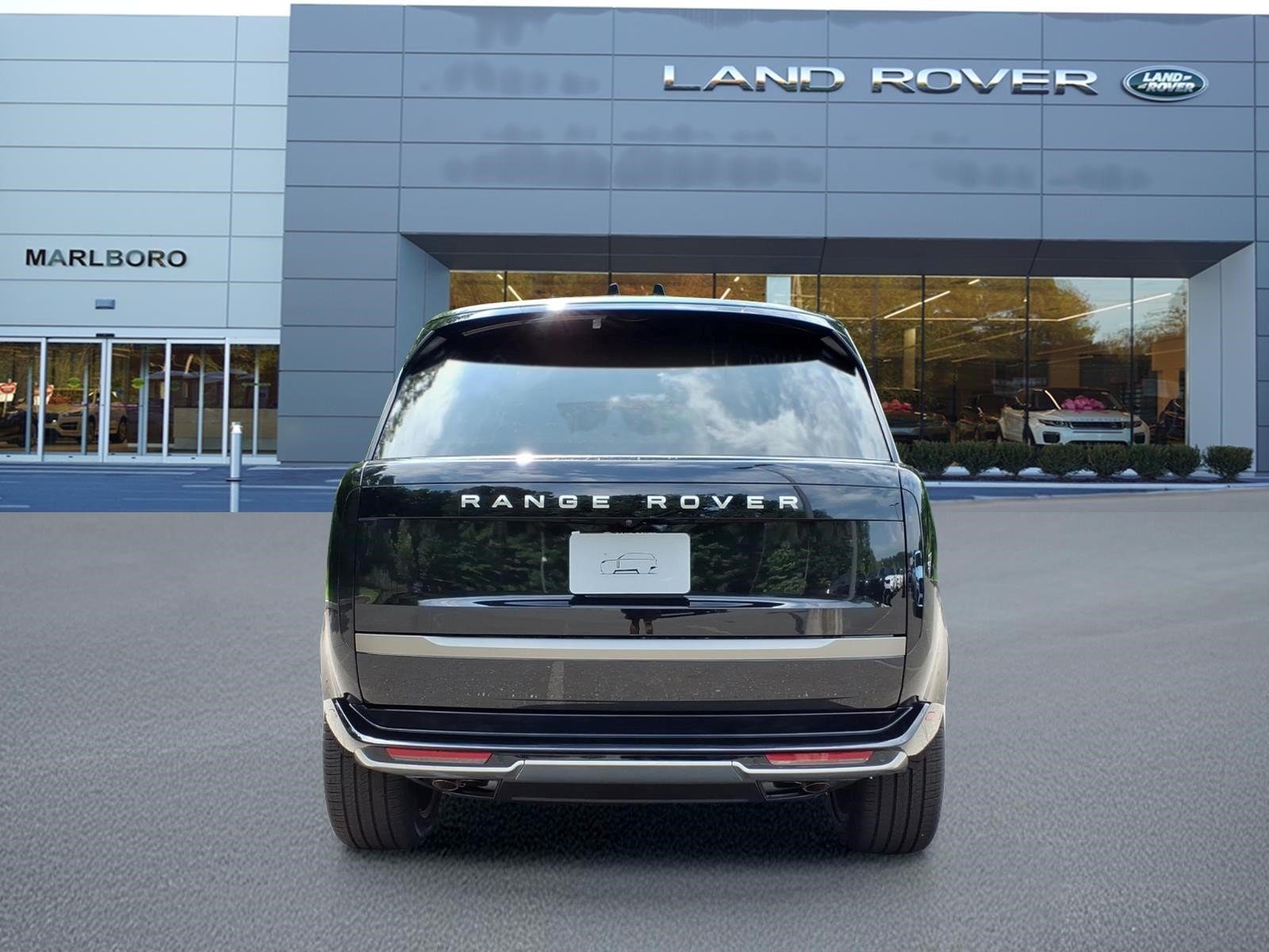 New 2026 Santorini Black Land Rover SE image 7