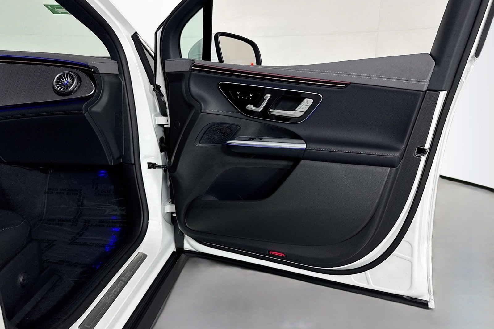 New 2026 Polar White Mercedes-Benz EQE 320 4MATIC® SUV image 22