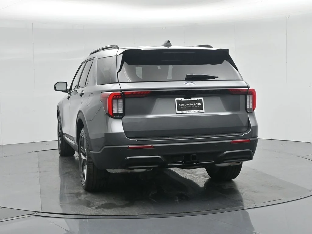 New 2026 Carbonized Gray Metallic Ford ST-Line image 33