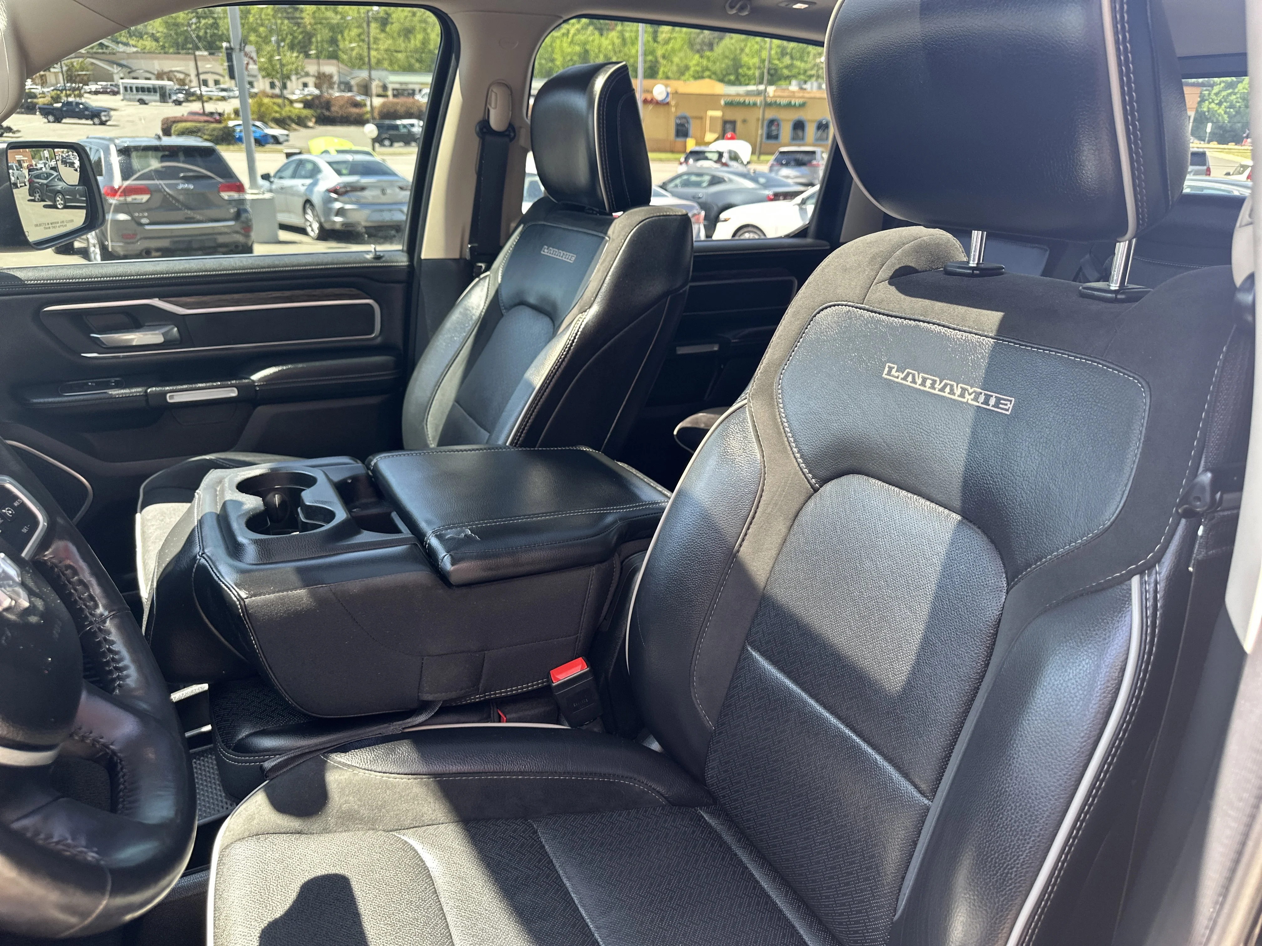 Used 2020 Diamond Black Crystal Pearlcoat Ram Laramie image 12