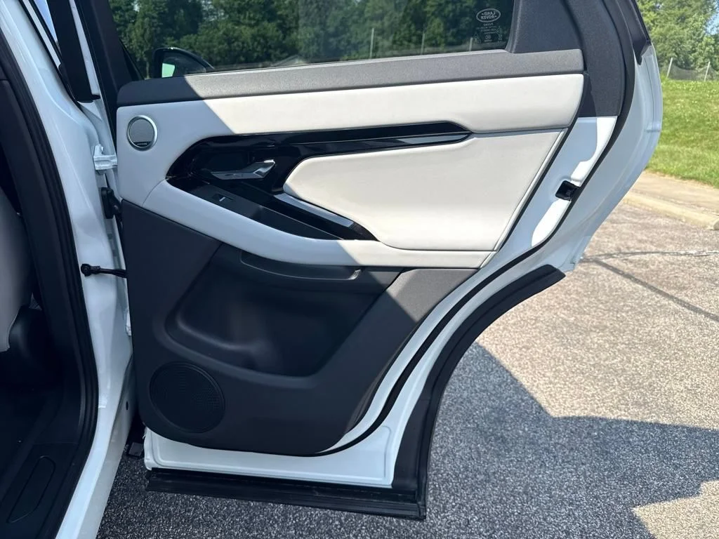 New 2026 Fuji White Land Rover S image 17