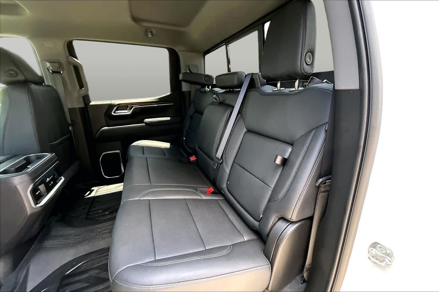 Used 2026 Summit White GMC Elevation image 21