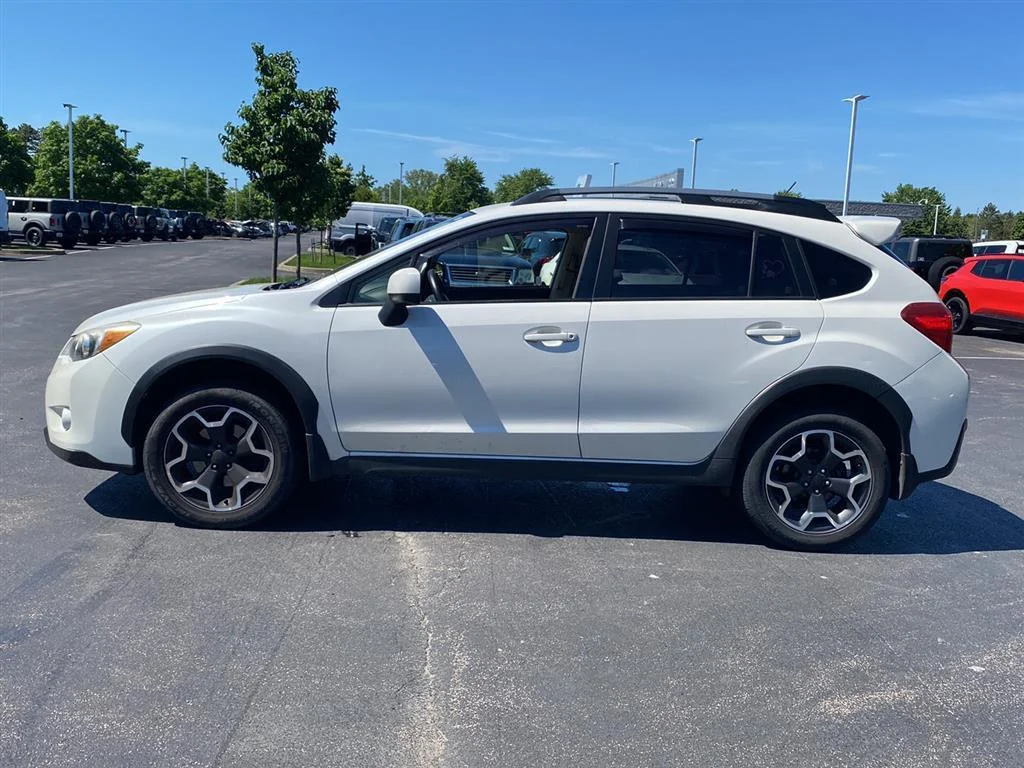 Used 2014 Satin White Pearl Subaru Premium image 7