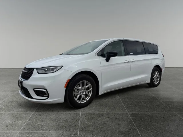 2024 Chrysler Pacifica Touring L's photo