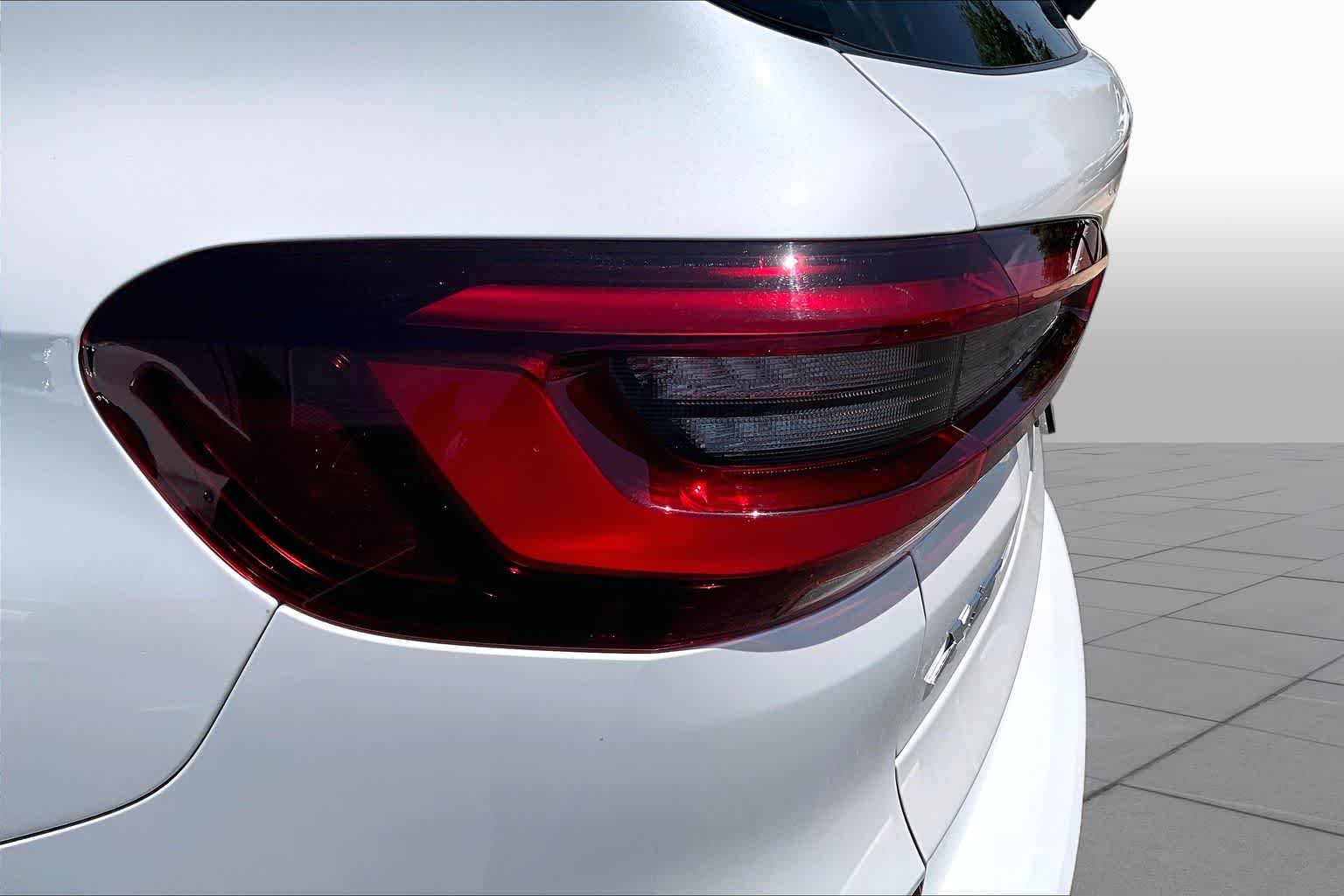 Used 2022 Mineral White Metallic BMW sDrive40i image 29