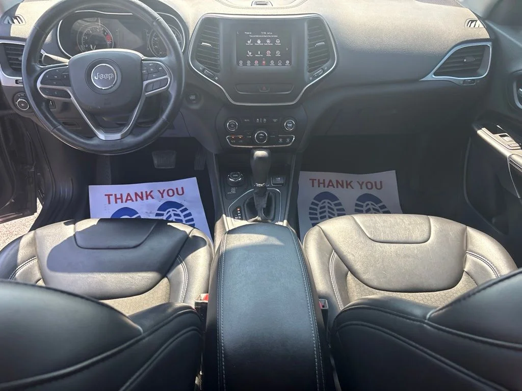 Used 2019 Gray Jeep Latitude Plus image 31