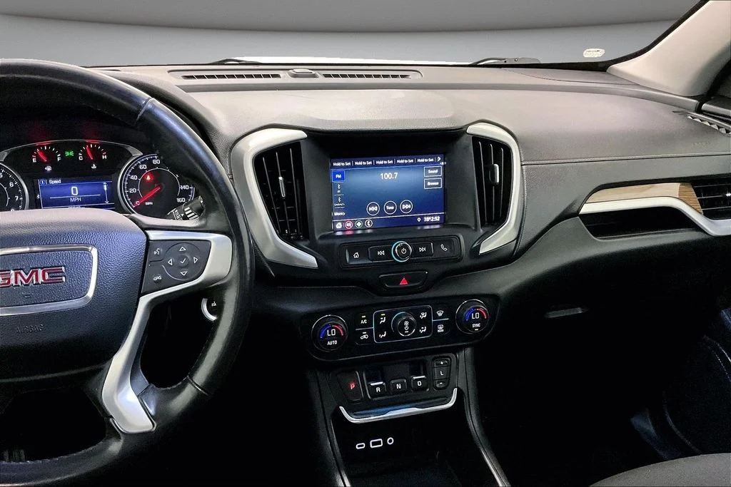 Used 2021 White GMC SLE image 9