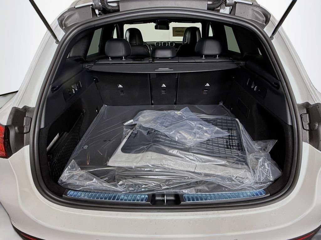 Certified Used 2026 White Mercedes-Benz GLC 300 image 27