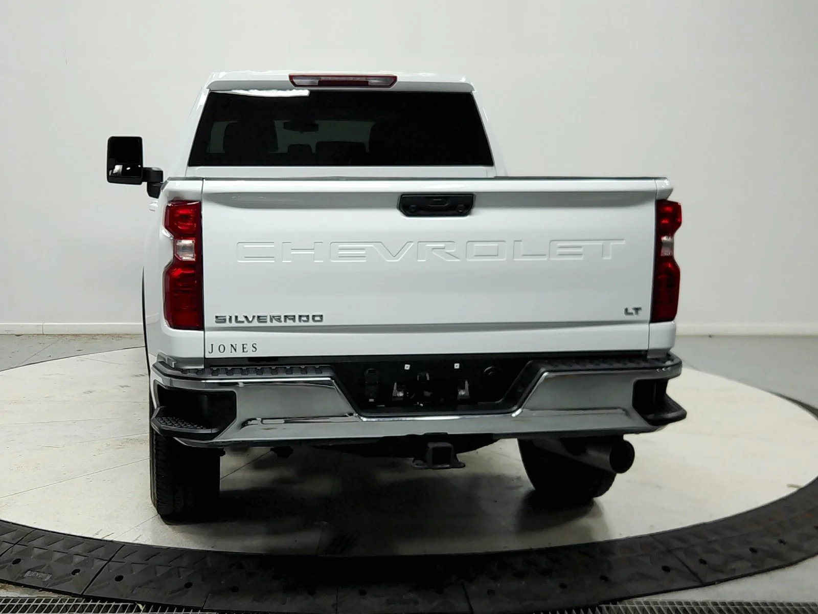 Used 2025 White Chevrolet LT image 7