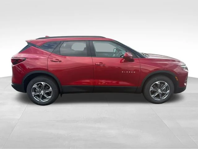 Used 2023 RADIANT RED TINTCOAT Chevrolet LT image 7