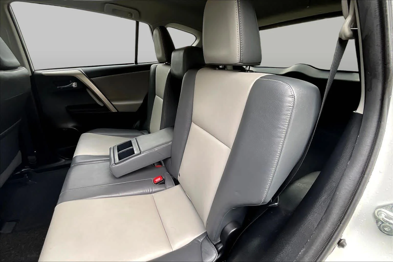 Used 2014 Blizzard Pearl Toyota Limited image 19
