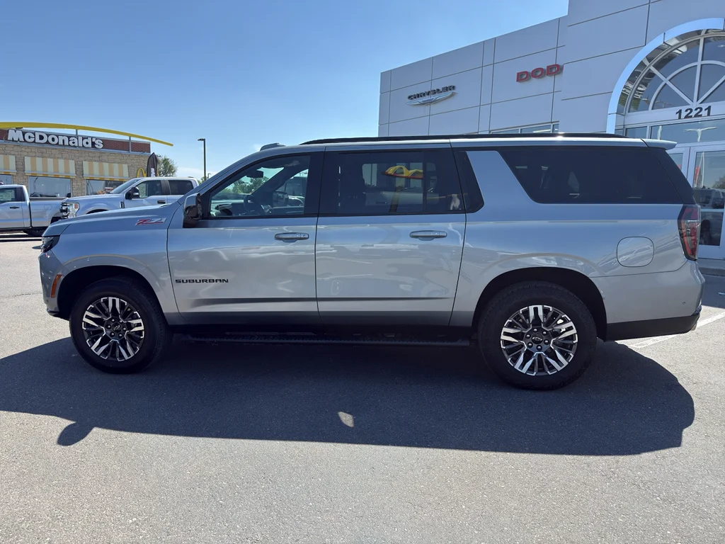 Used 2025 Gray Chevrolet Z71 image 2