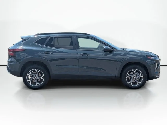 Used 2025 Gray Chevrolet LT image 6
