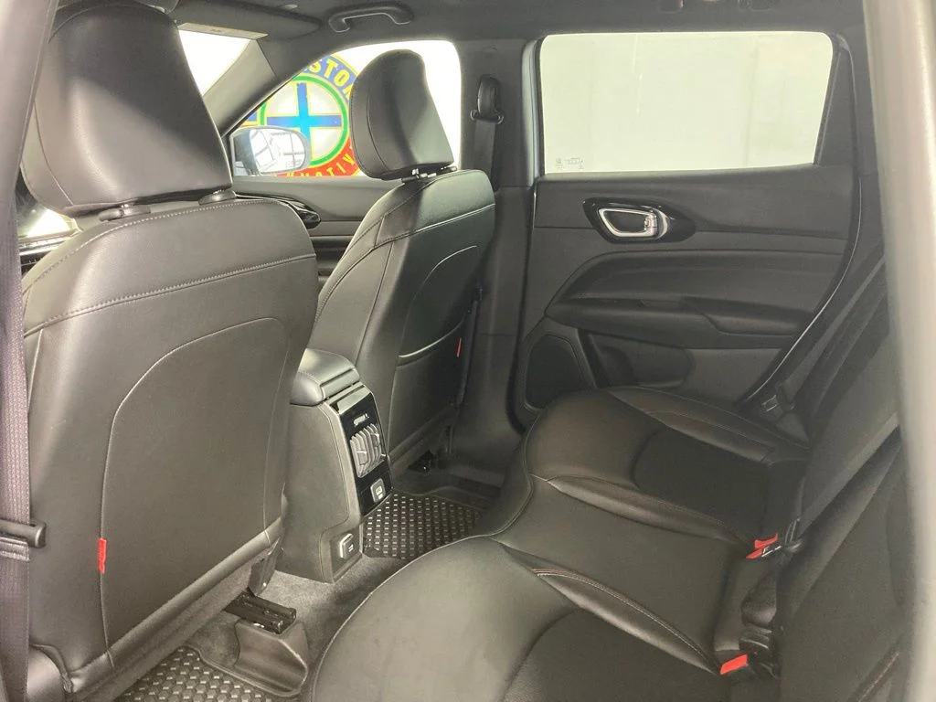 Used 2025 Silver Jeep Trailhawk image 18