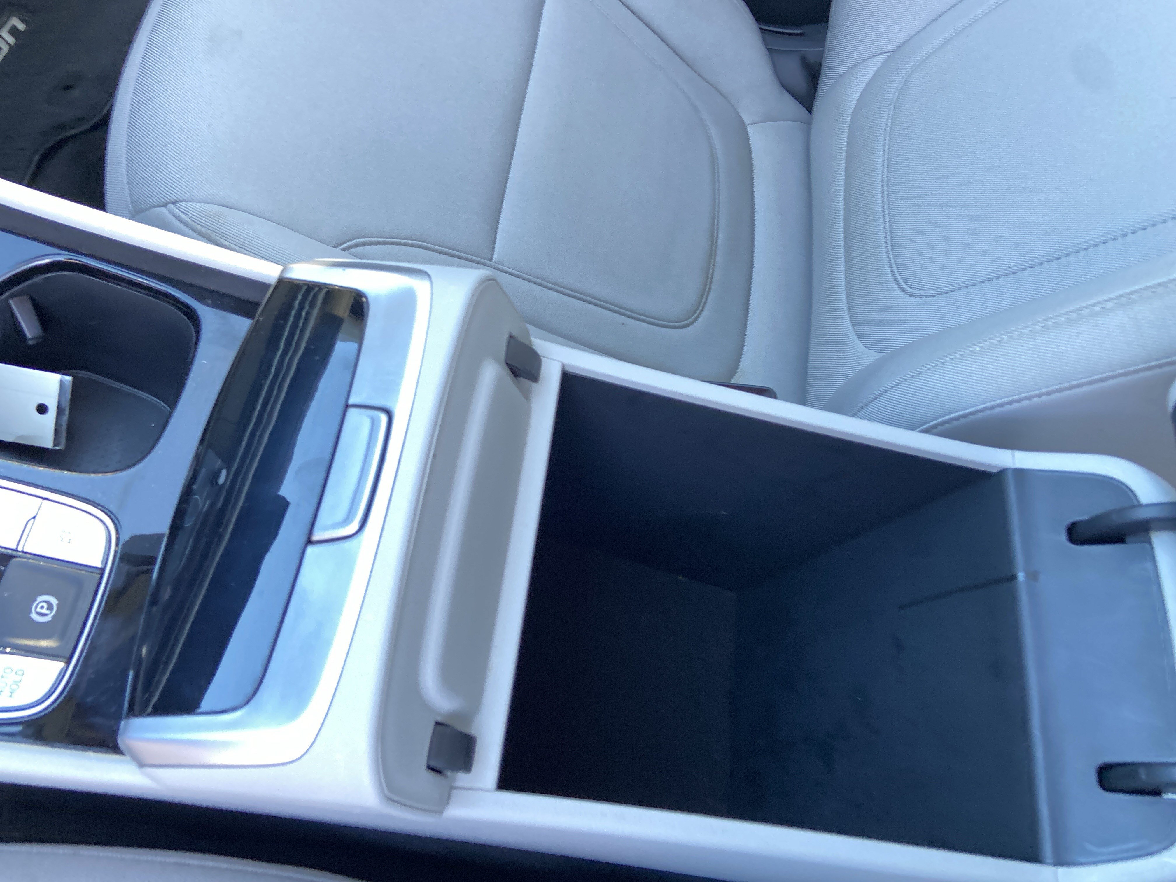 Used 2025 Phantom Black Hyundai SE image 41