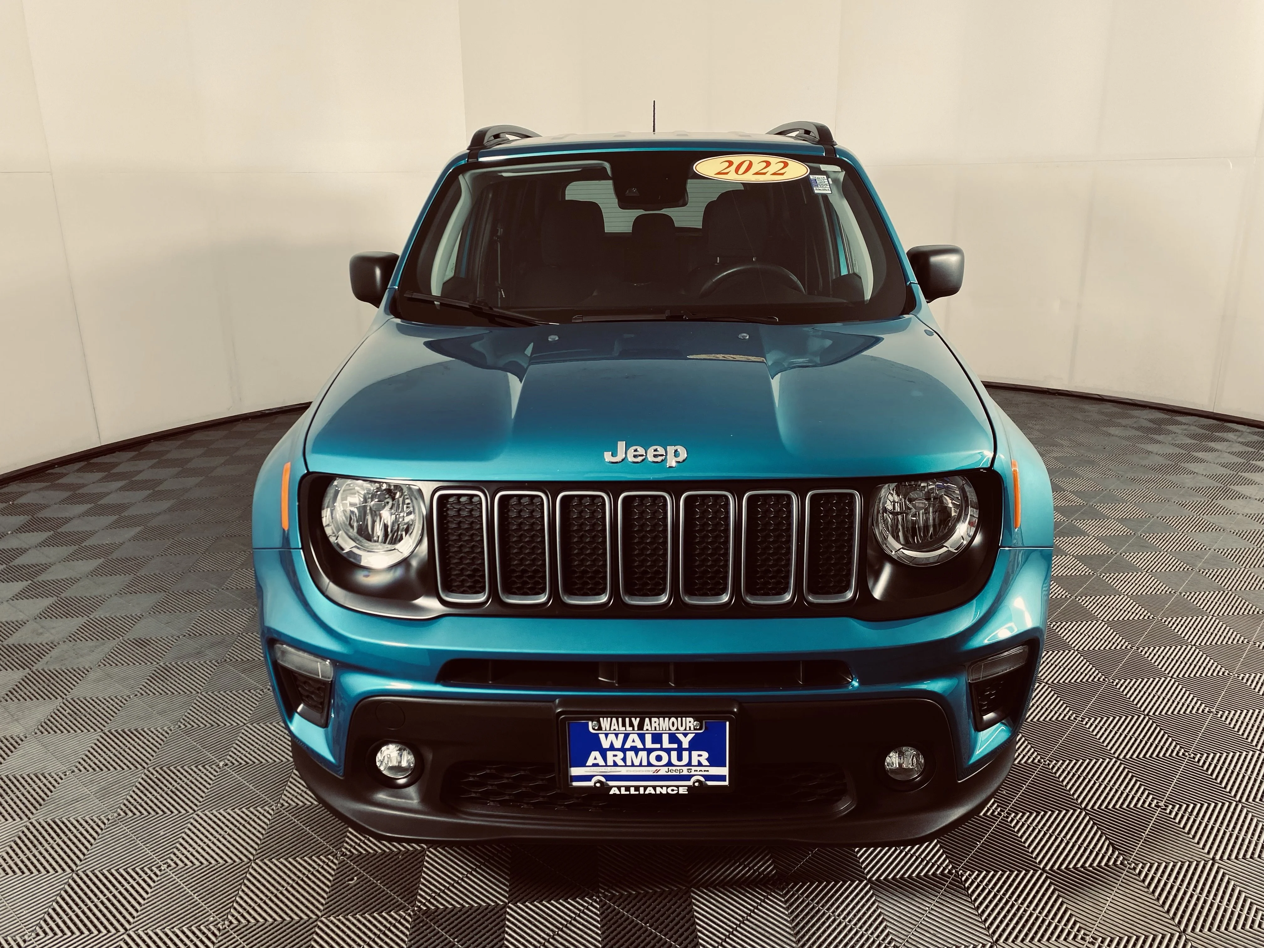 Used 2022 Bikini Metallic Clearcoat Jeep Latitude image 12