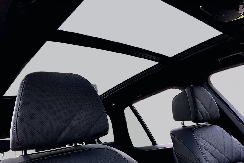 Used 2025 Black BMW sDrive40i image 17