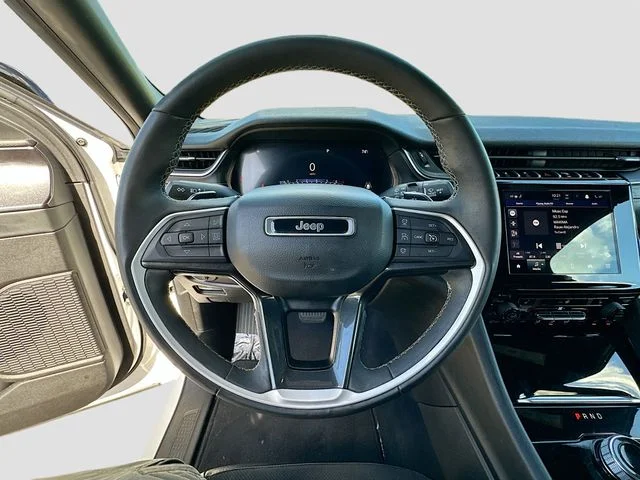 Used 2023 White/off-white Jeep Altitude X image 11