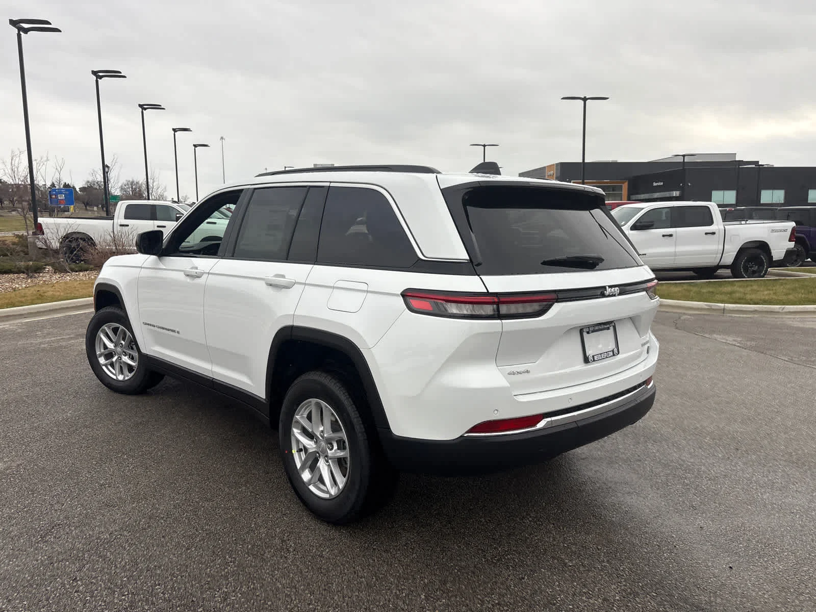 New 2026 Bright White Clear-Coat Exterior Paint Jeep Laredo image 7