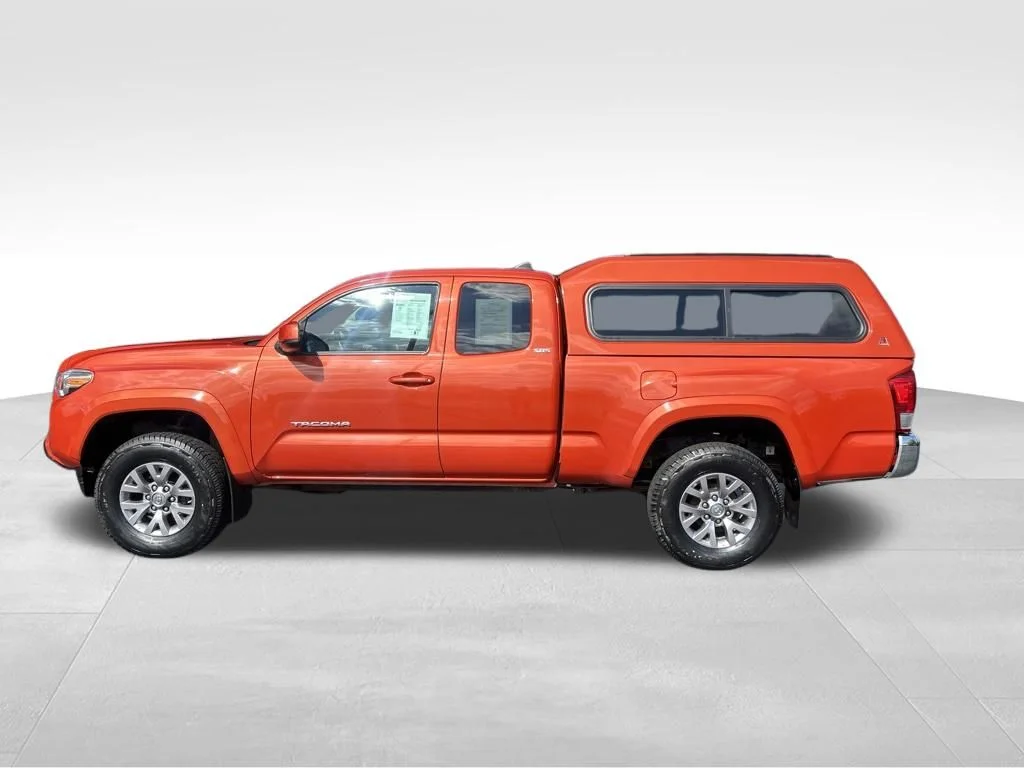 Used 2016 Red Toyota SR5 image 2
