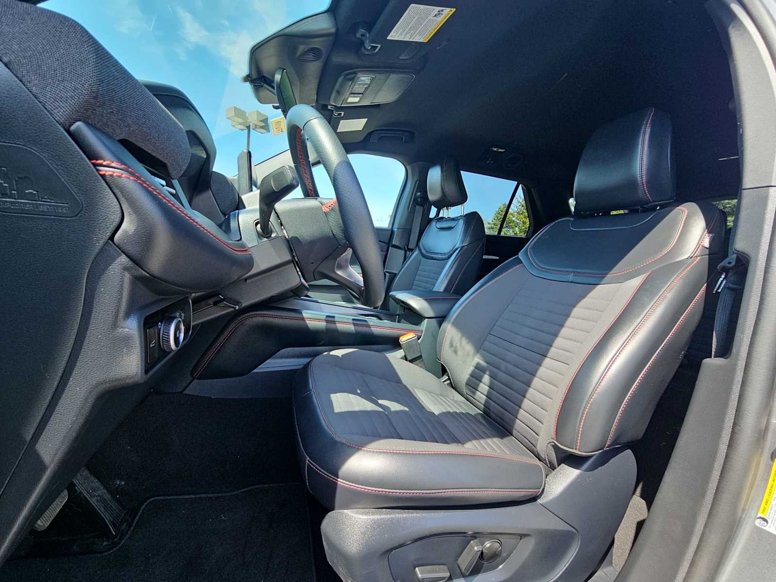 Used 2025 Carbonized Gray Metallic Ford ST-Line image 12
