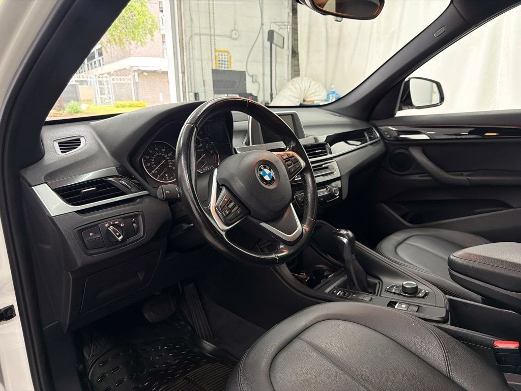 Used 2017 White BMW sDrive28i image 14