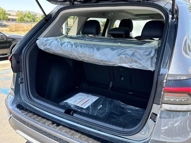 New 2026 Platinum Gray Metallic Volkswagen 1.5T SE image 15