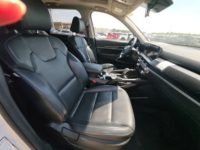 Used 2025 White Kia S image 12